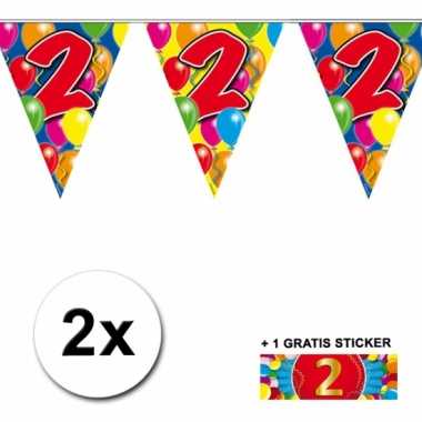 2 Gekleurde vlaggenlijnen  2 jaar met sticker