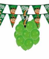 St patricks day feestartikelen met ballonnen en slingers